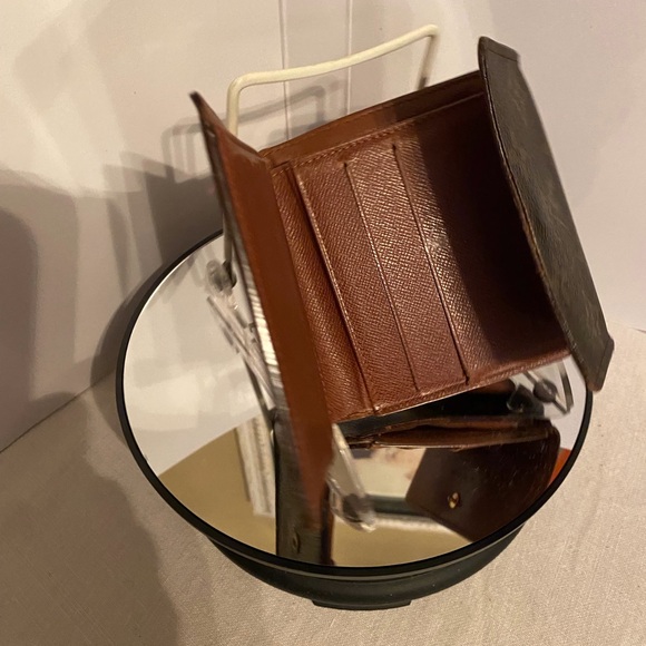 Louis Vuitton Monogram Short Wallet - Picture 14 of 16